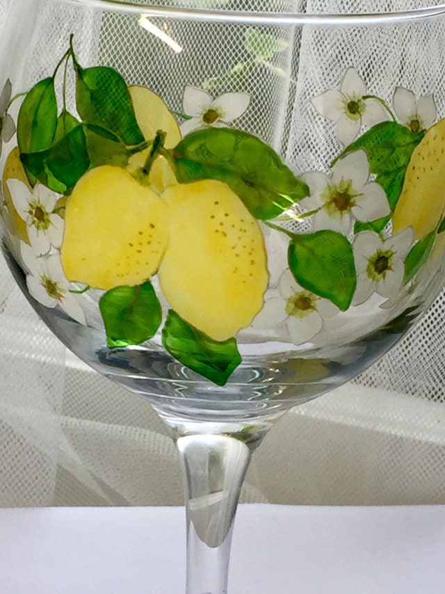 Gin glass lemons