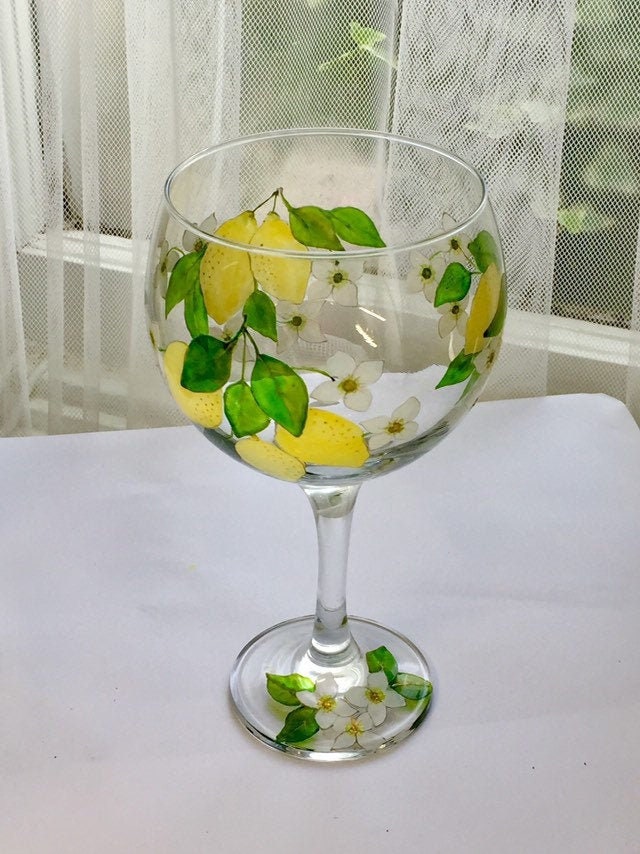 Gin glass lemons
